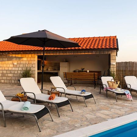 Villa Source With Private Pool Pridvorje Eksteriør bilde