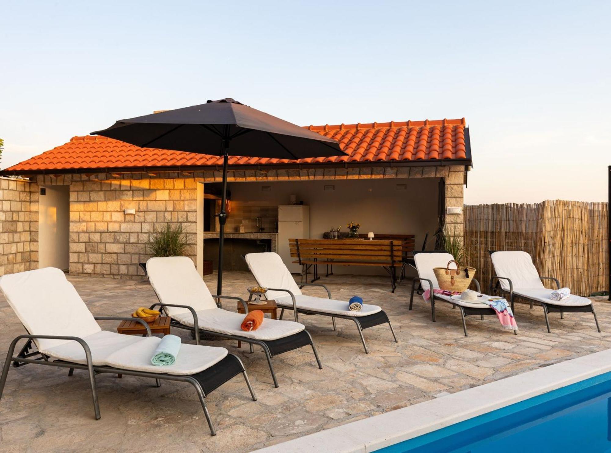 Villa Source With Private Pool Pridvorje Eksteriør bilde
